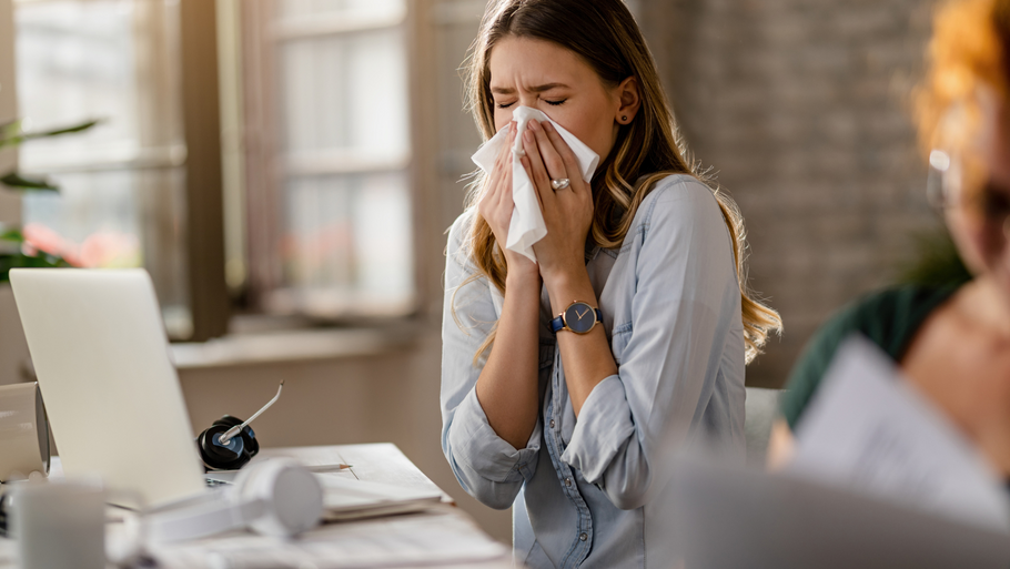 Essential Oils for Seasonal Allergies: Natural Relief for Hay Fever and Congestion